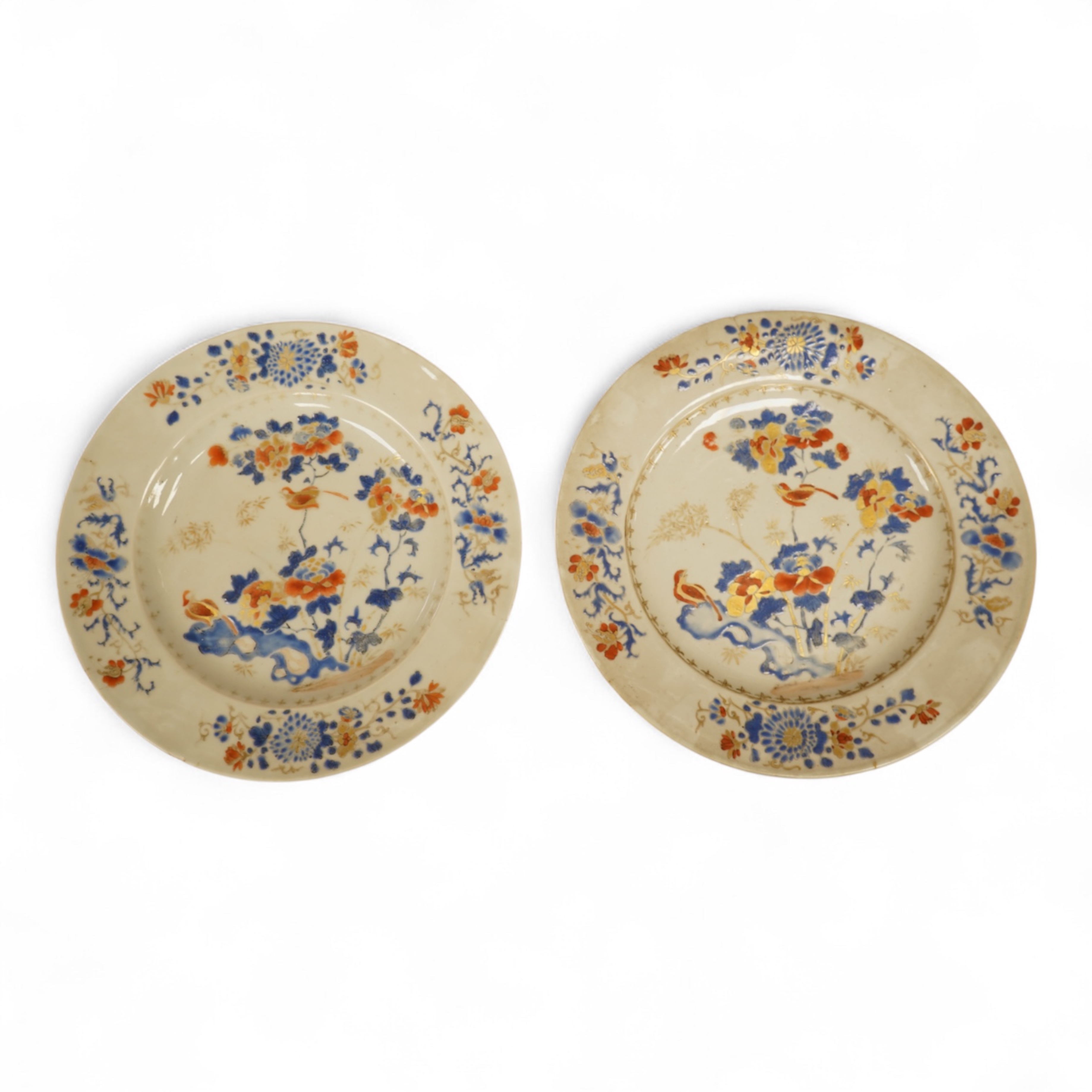 A pair of 18th century Chinese enamelled porcelain plates, 23.5cm